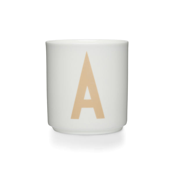 Persönlicher Porzellanbecher Beige A–Z