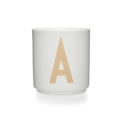 Persönlicher Porzellanbecher Beige A–Z
